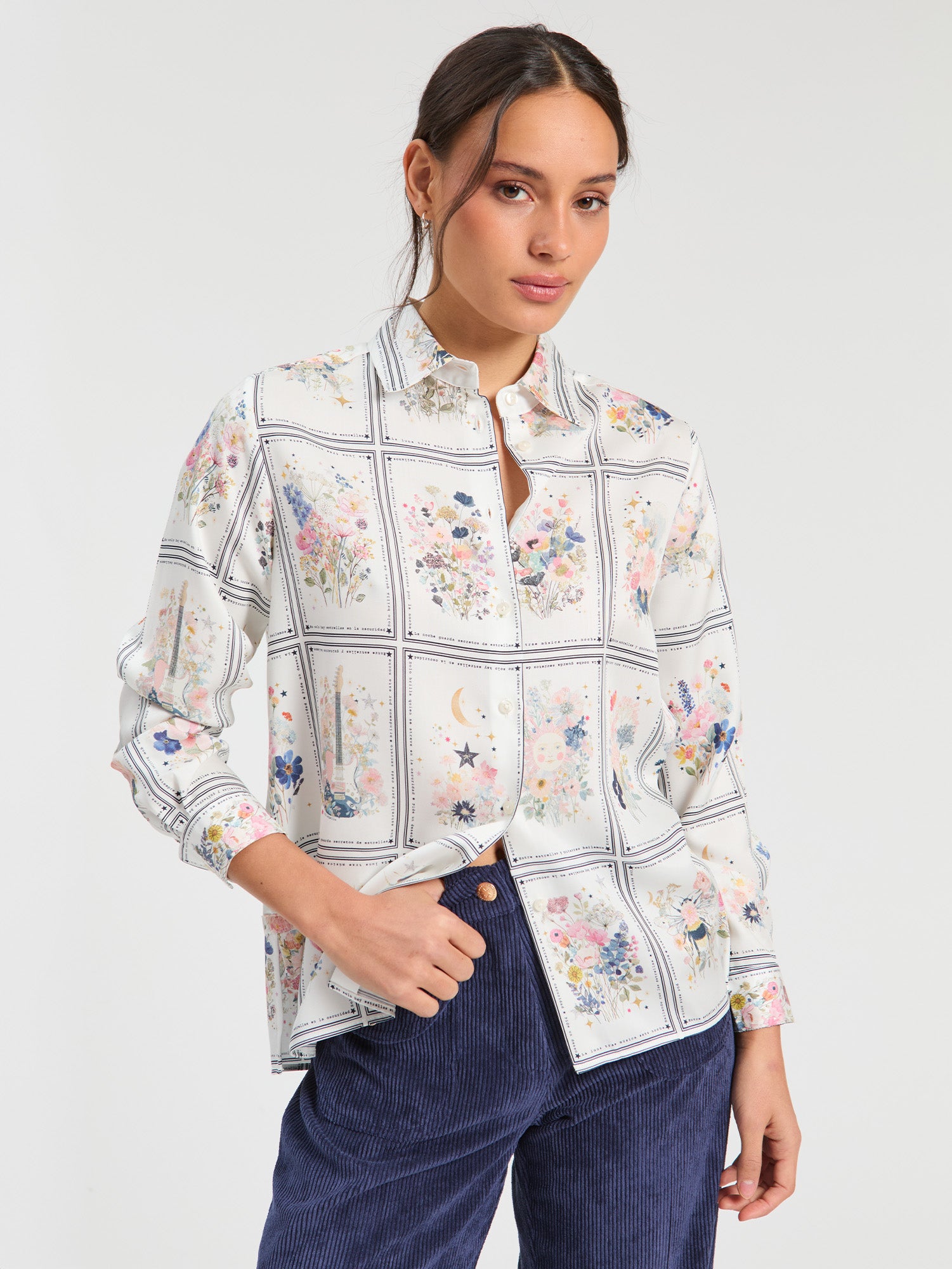 CAMISA ENTRE ESTRELLAS Y GUITARRAS