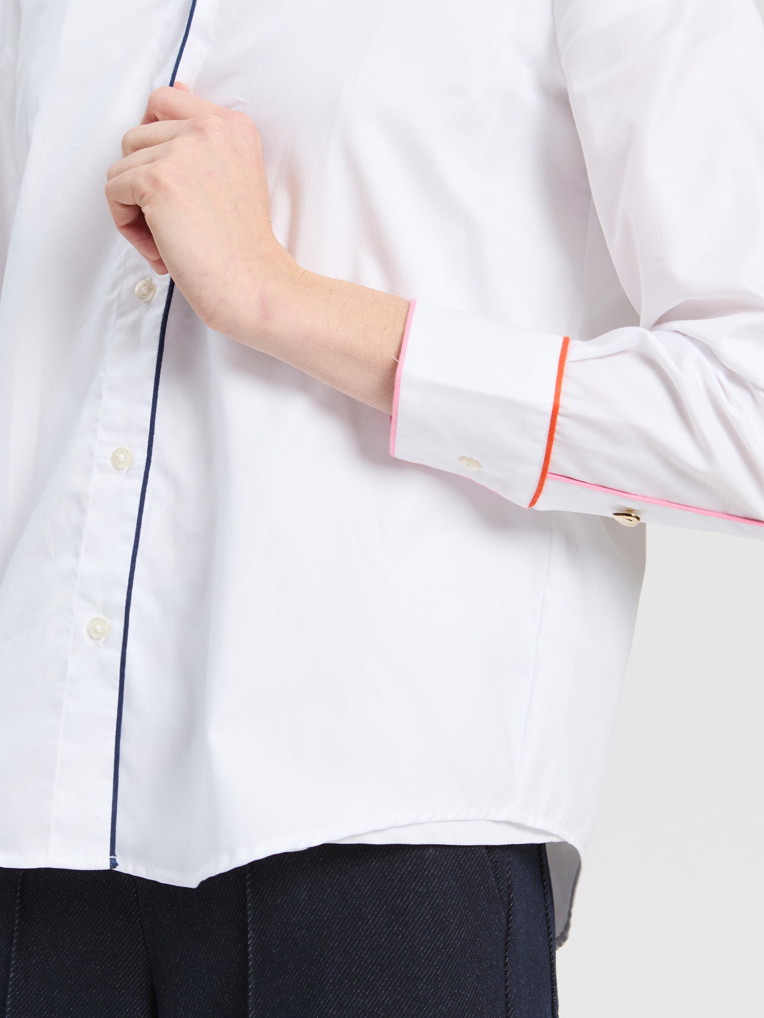WHITE SHIRT CONTRAST PIPING