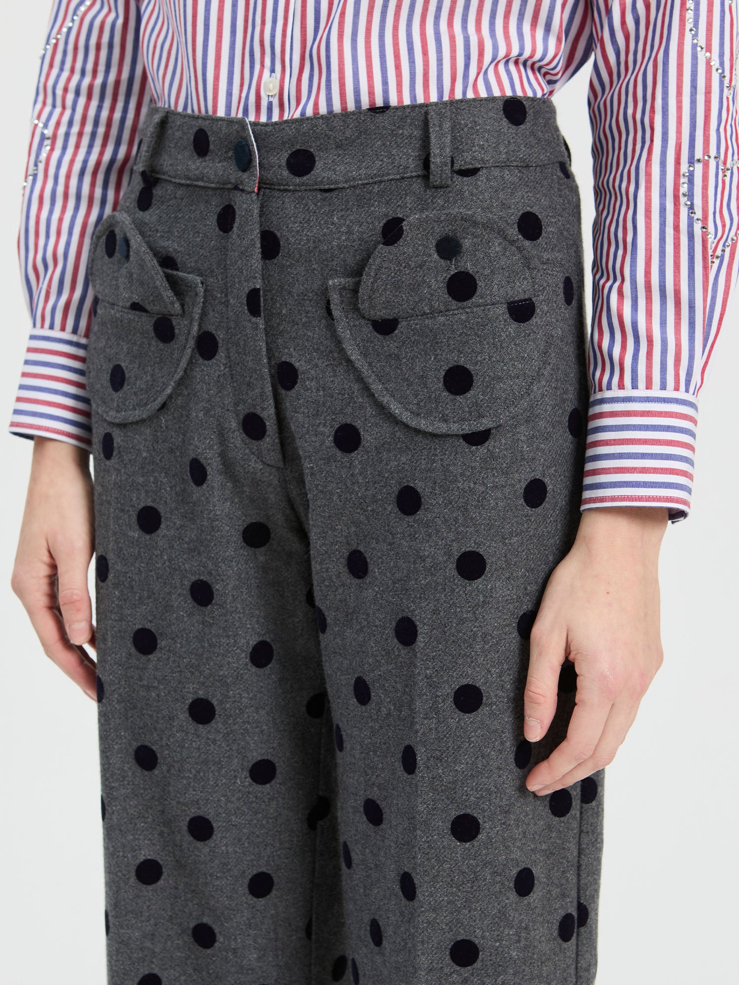 PANTALÓN TRAJE LUNARES DETALLES BOLSILLO