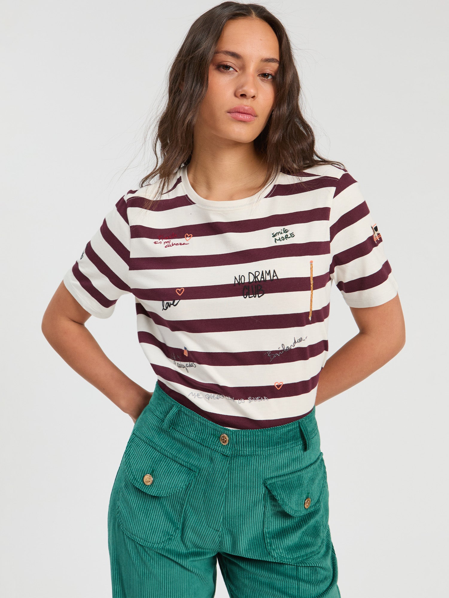 CAMISETA RAYAS BURDEOS GARABATOS
