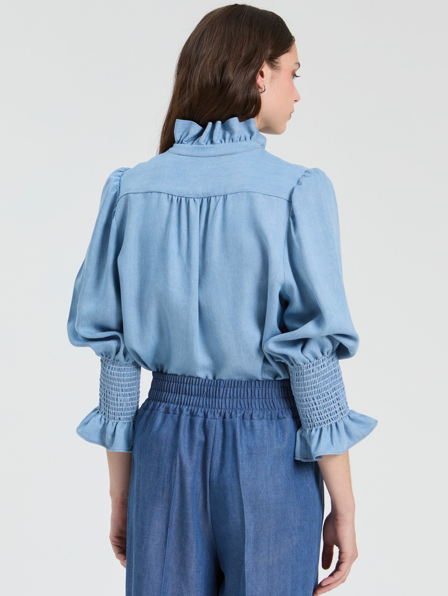 CAMISA AZUL DENIM VOLANTES FRONTALES