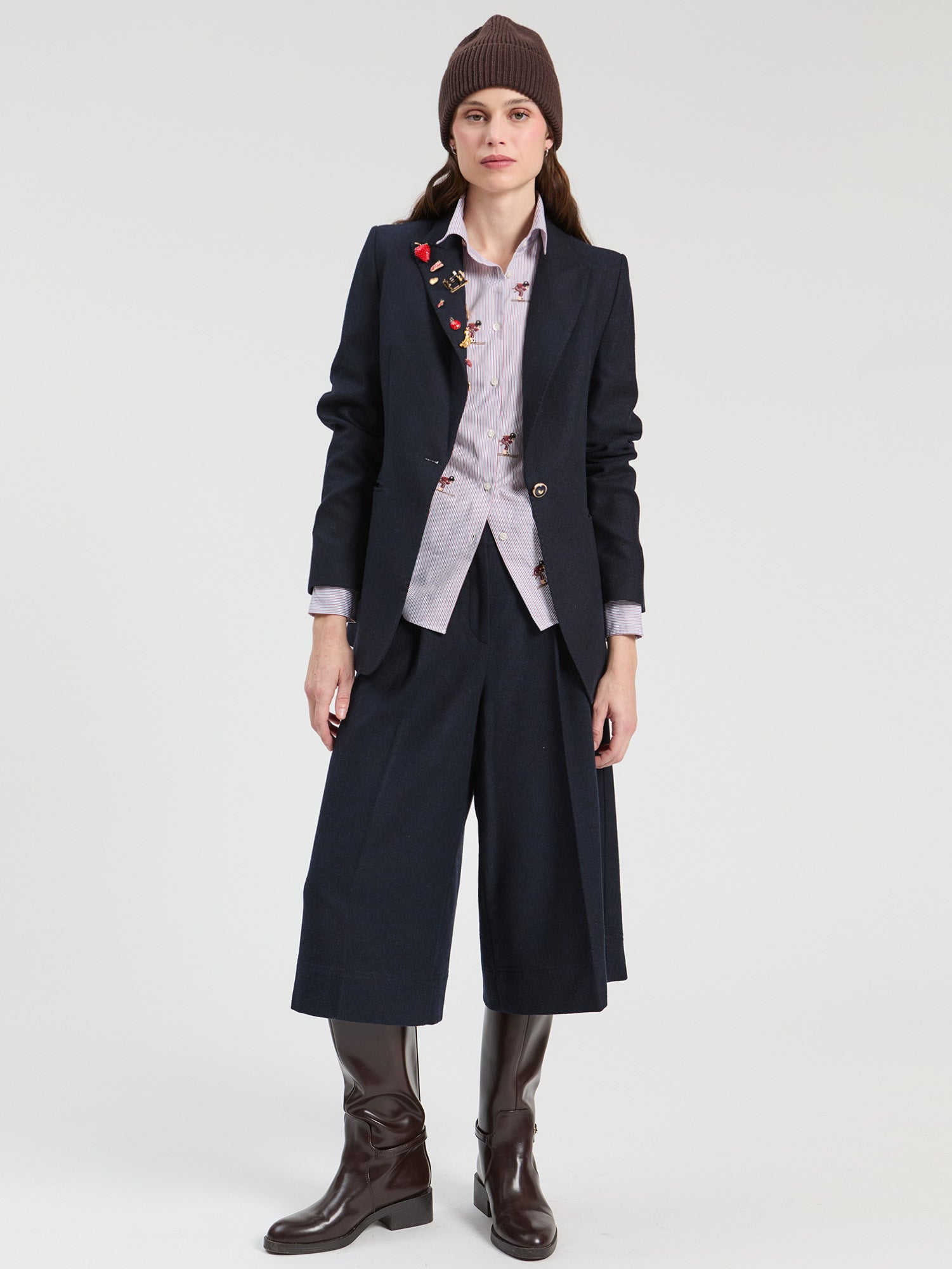 NAVY WOOL BERMUDA SHORTS
