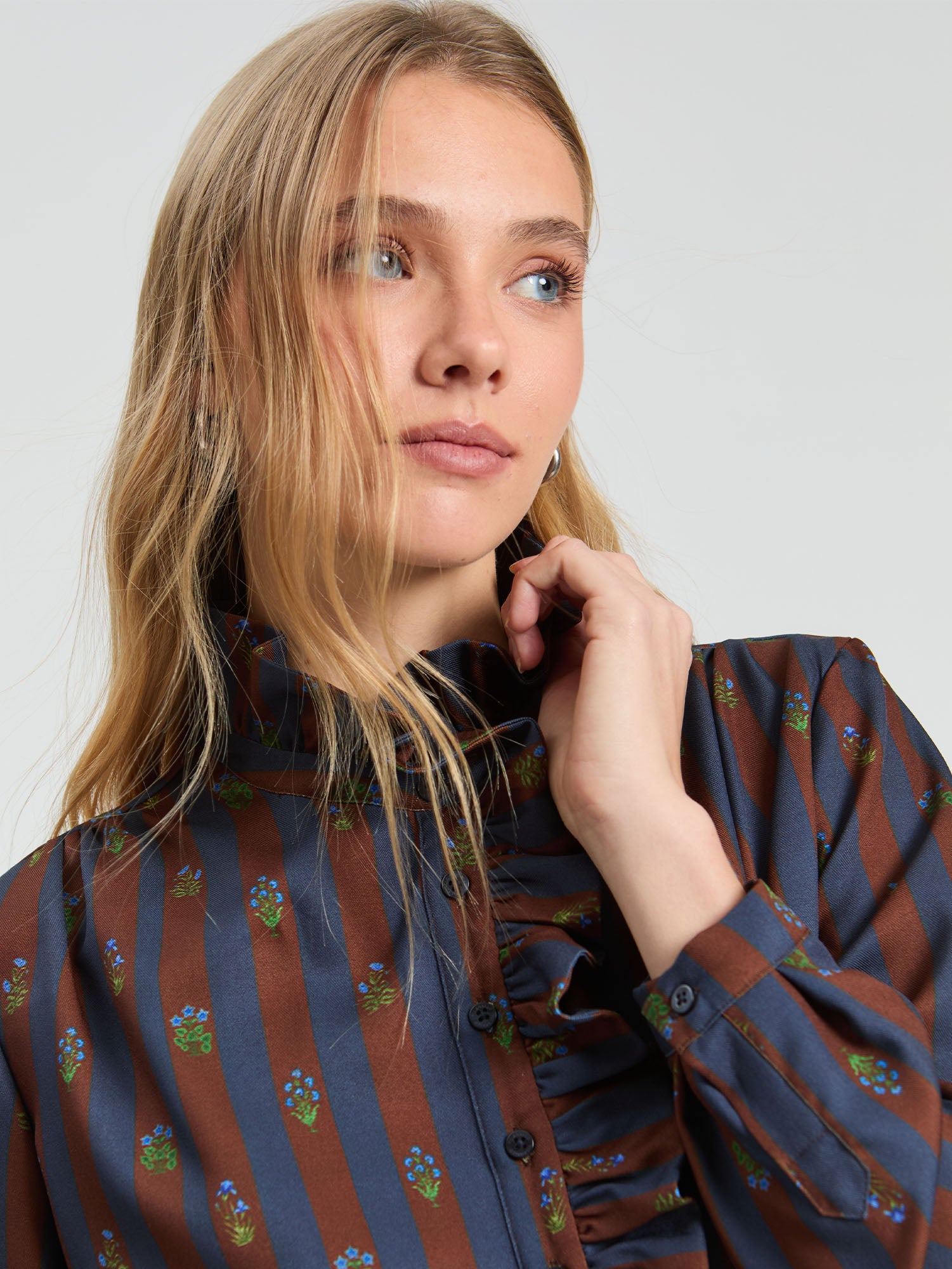 CAMISA DE RAYAS FLOR INDIA