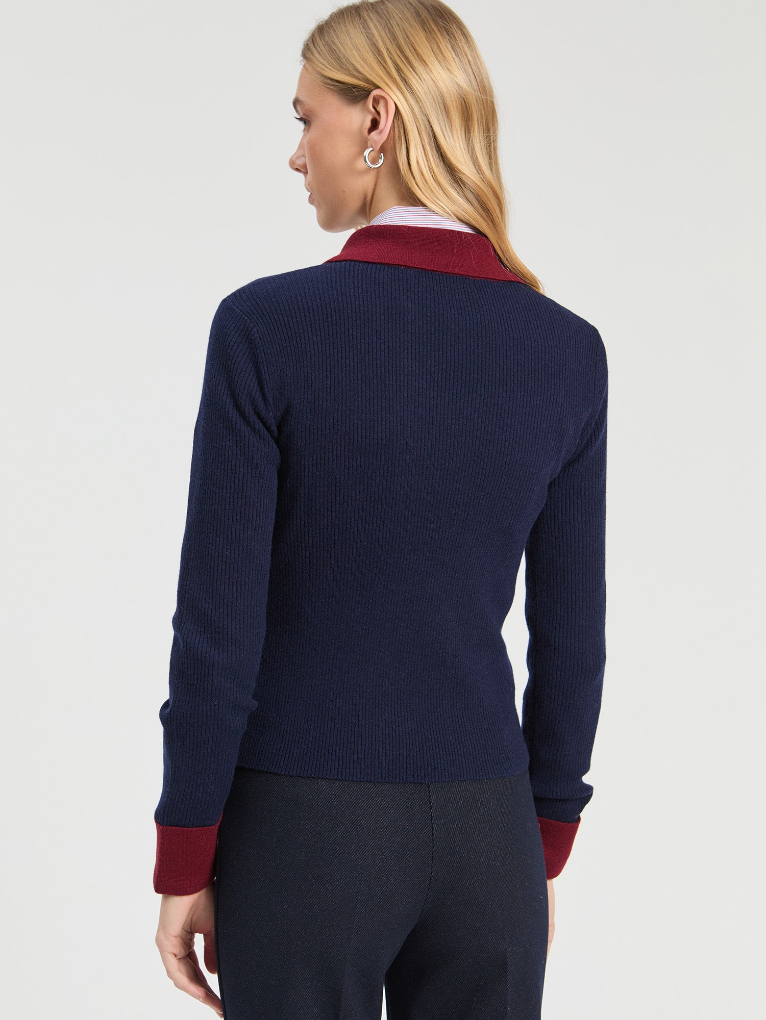 NAVY RIBBED JUMPER BURGUNDY NECK