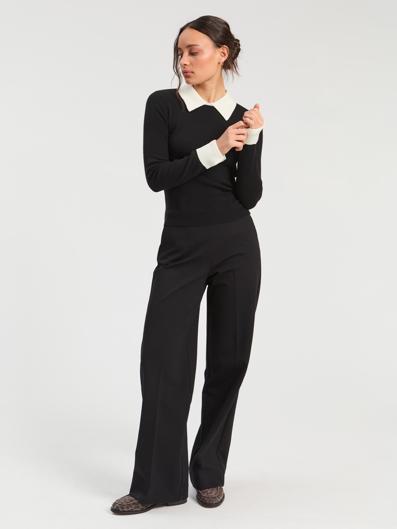 BLACK RIBBED JERSEY ECRU COLLAR