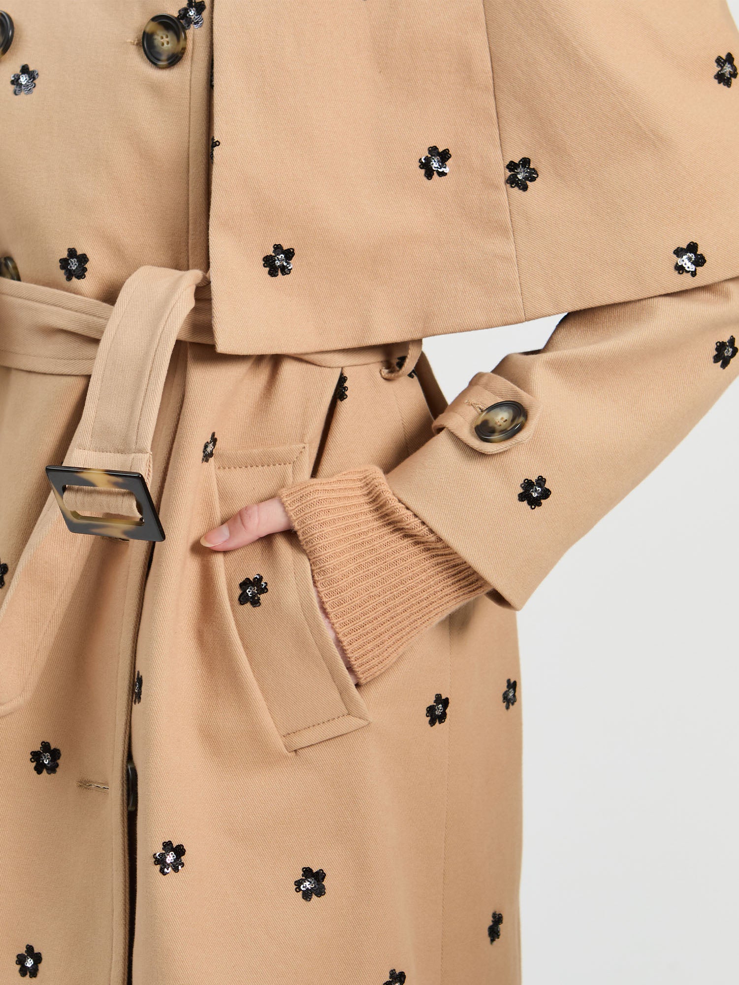 GABARDINA CAMEL BORDADO LENTEJUELA
