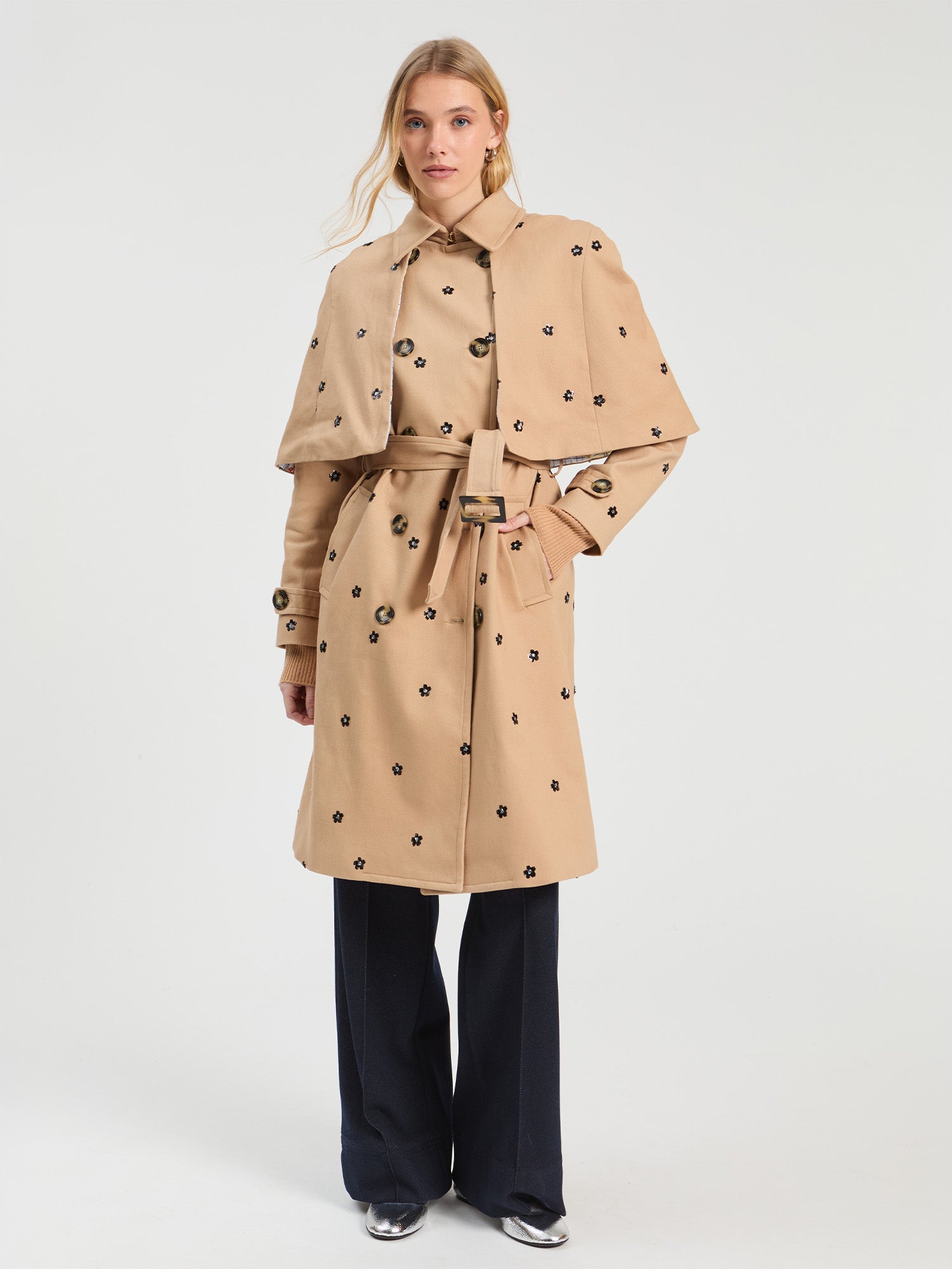 GABARDINA CAMEL BORDADO LENTEJUELA