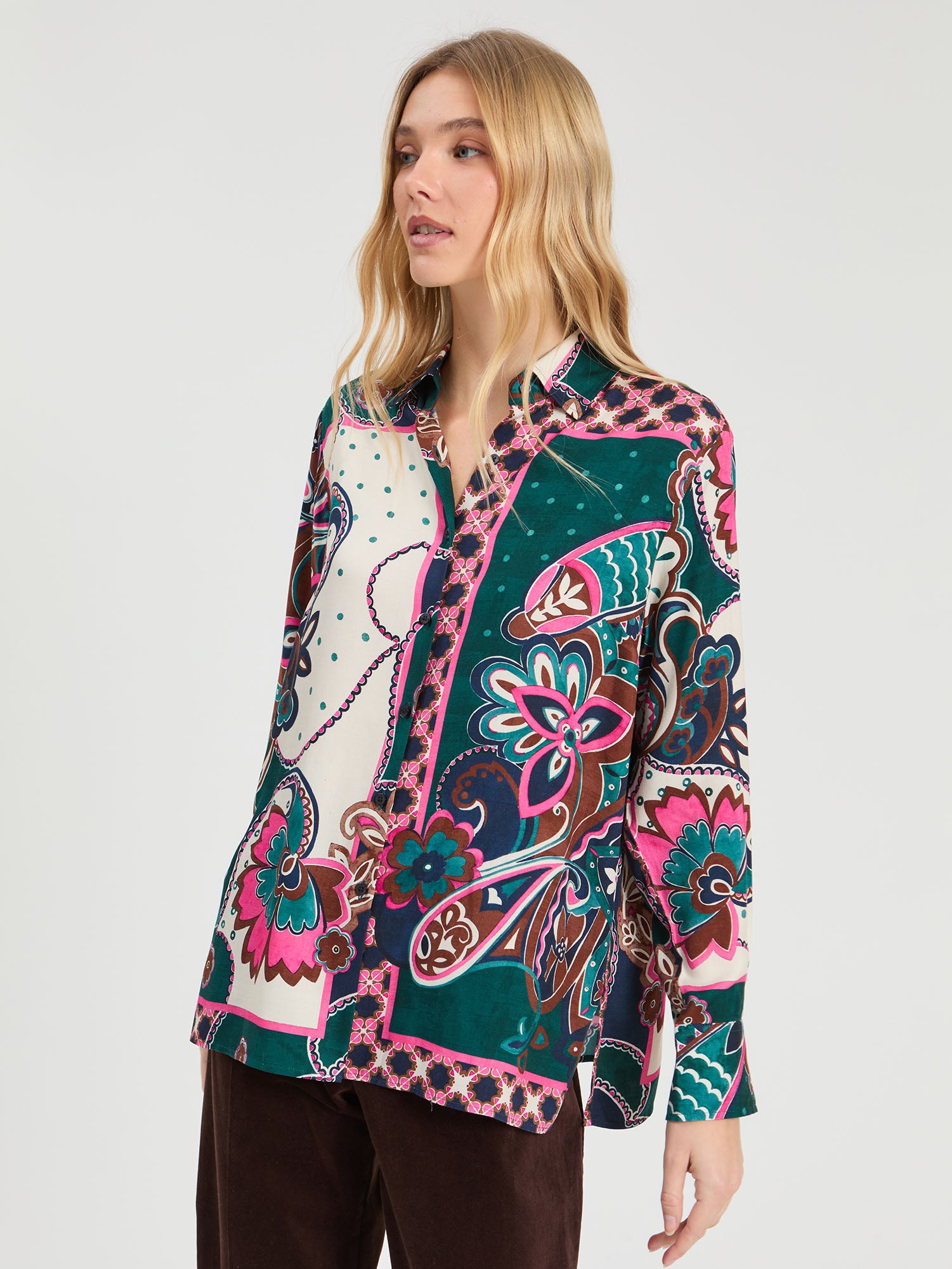 CAMISA PAISLEY VERDE Y ROSA