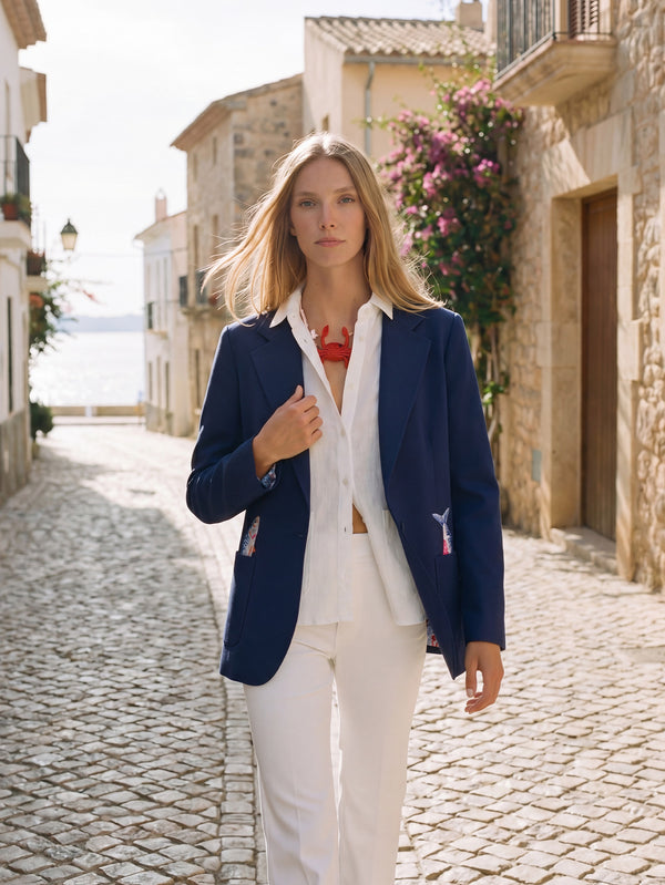 CHAQUETA AZUL MARINO CON DETALLES BORDADO