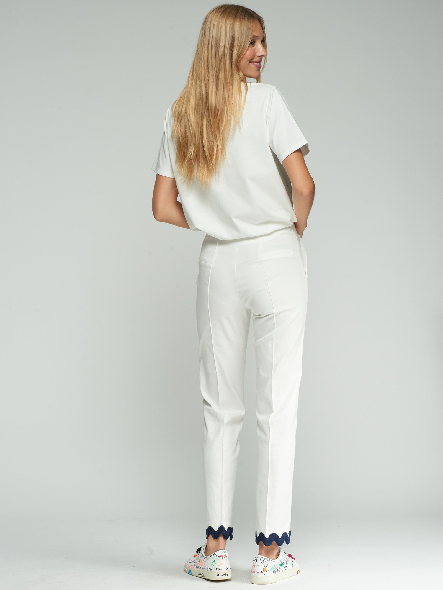 PANTALÓN BLANCO BAJO ONDULADO