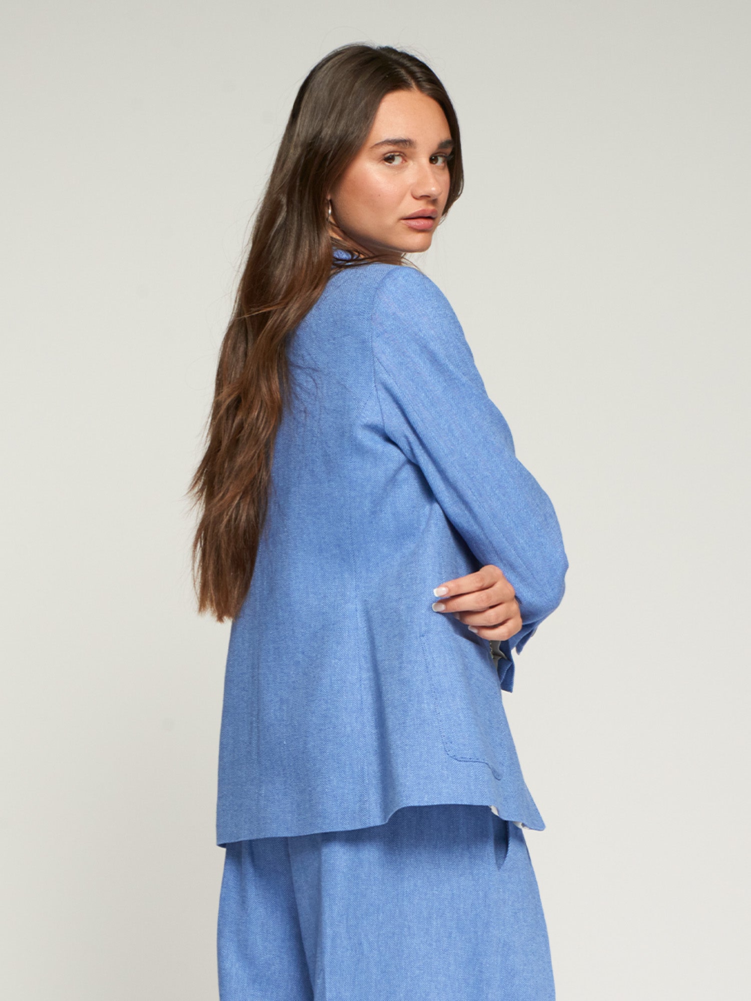 Light blue jacket with classic lapel and illustrated lining for