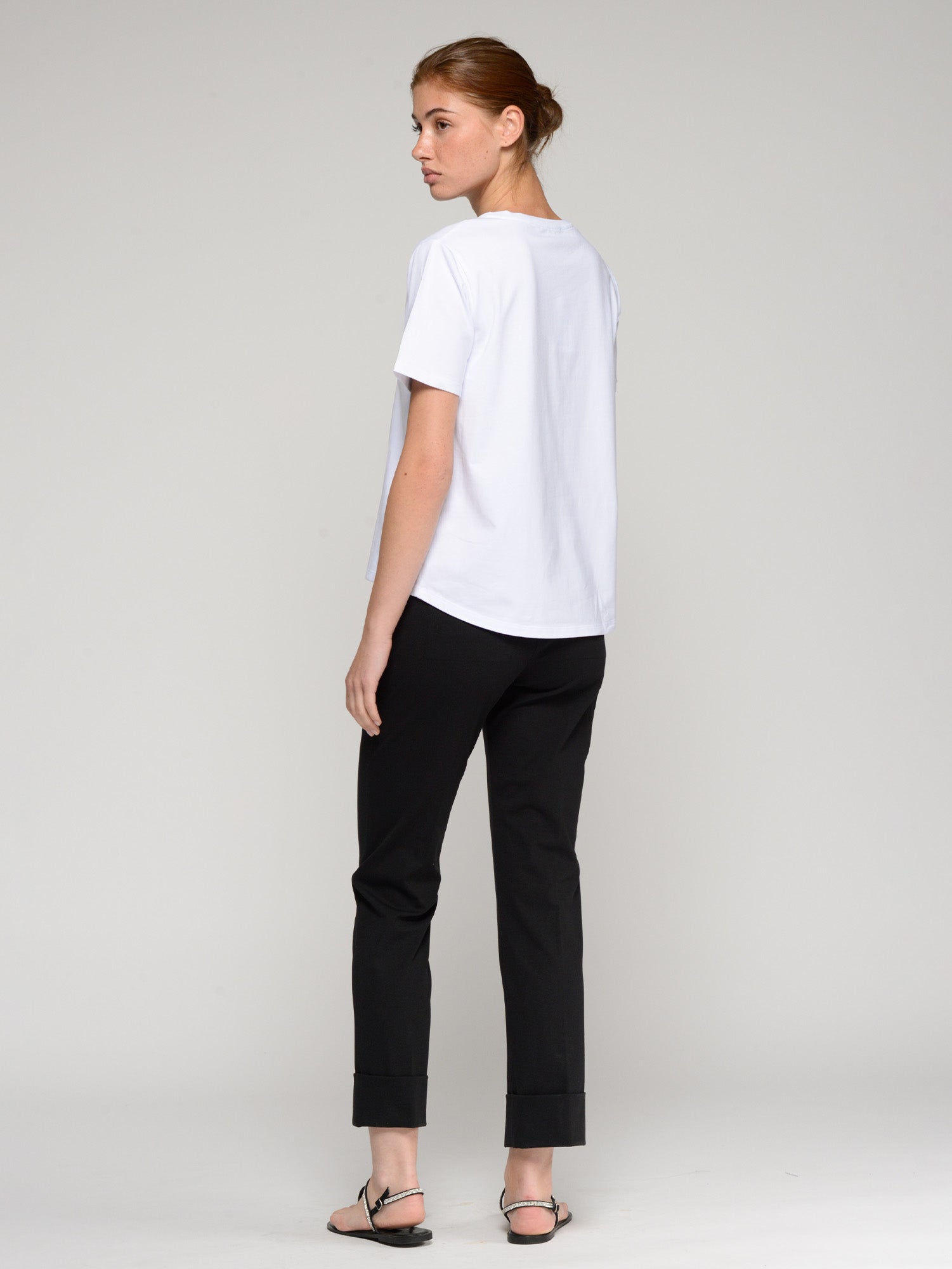 PANTALÓN NEGRO RECTO VUELTA
