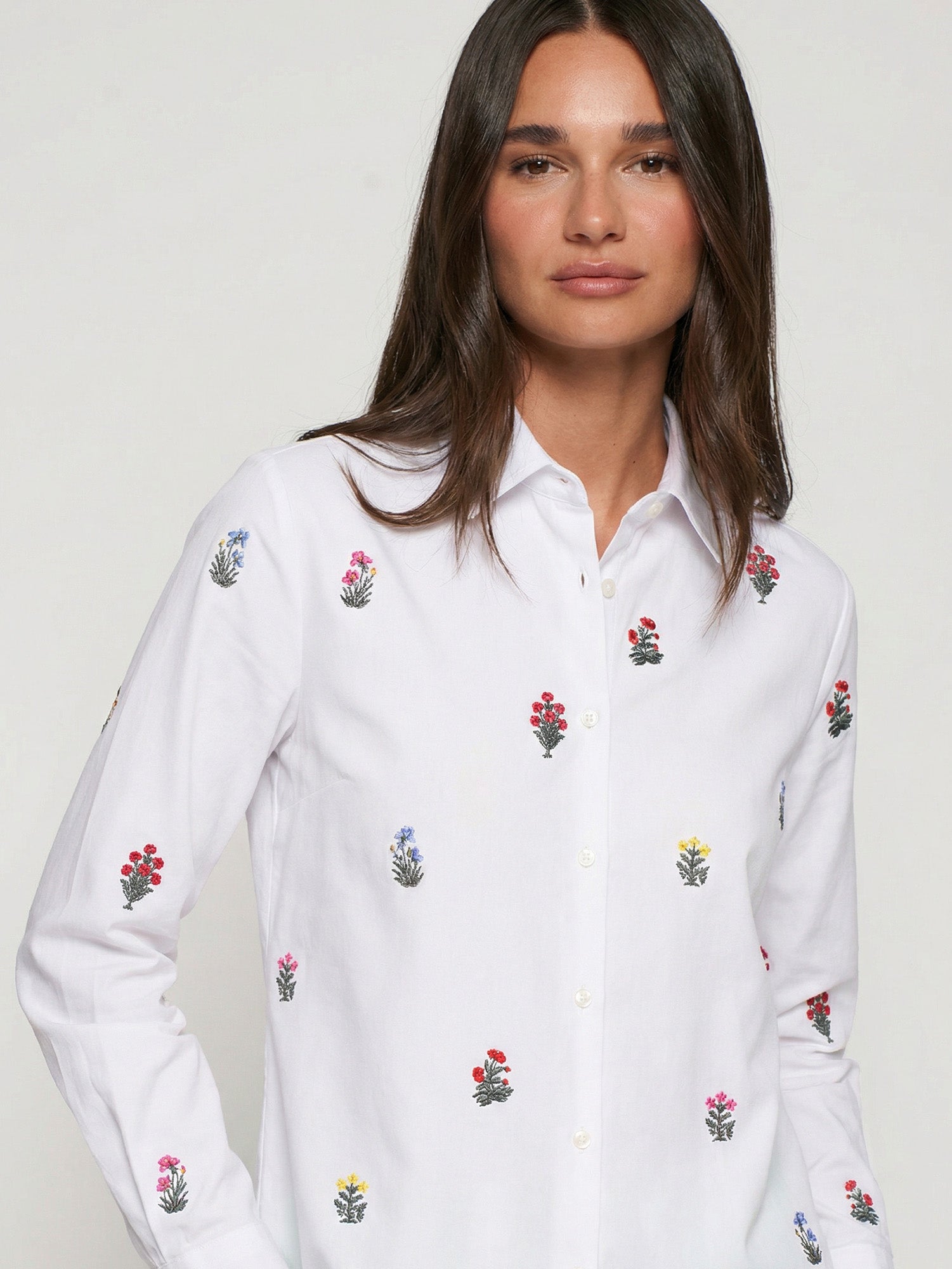 CAMISA BLANCA BORDADOS FLORALES