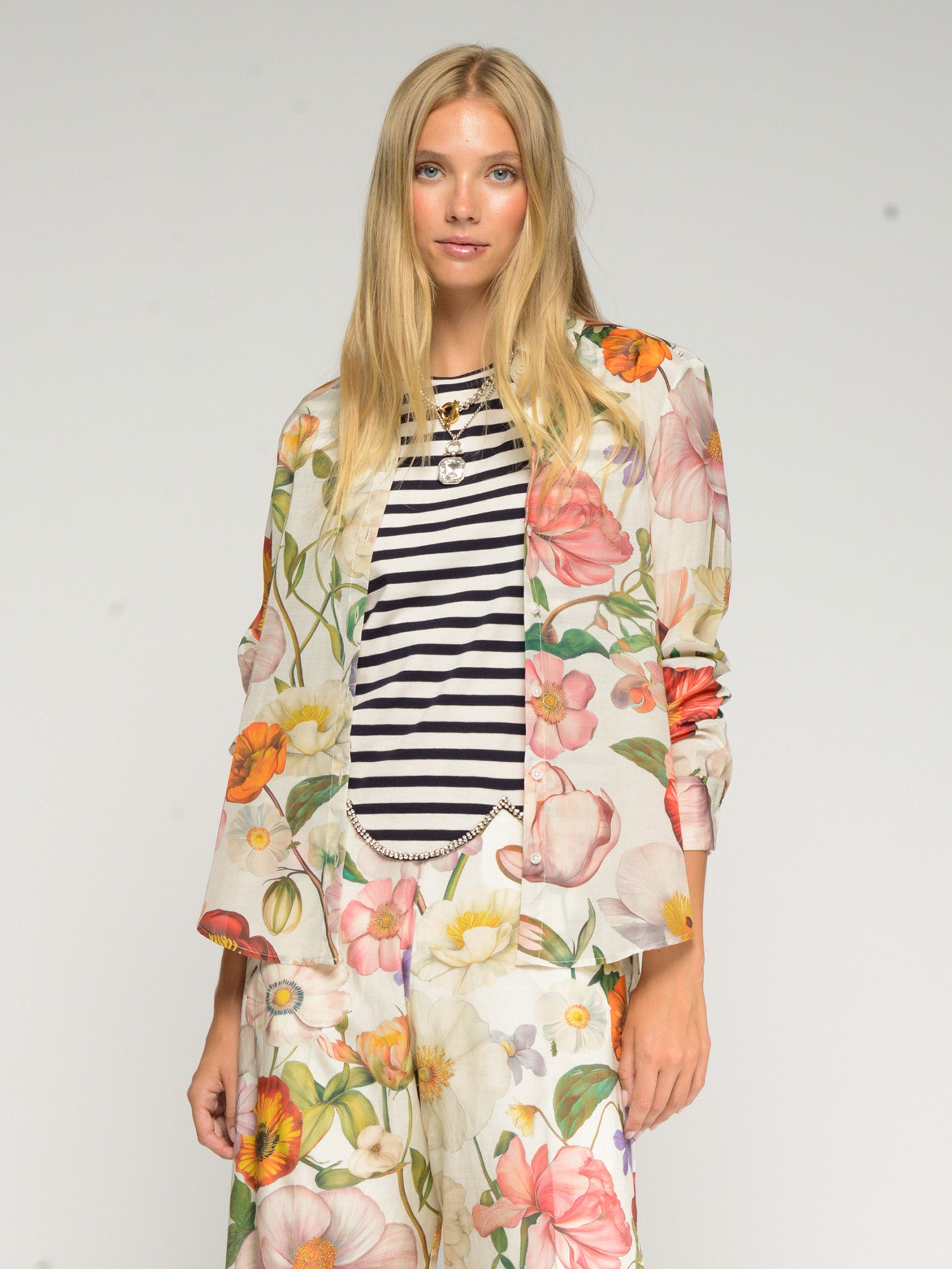CAMISA ESTAMPADO FLORES ILUSTRADAS