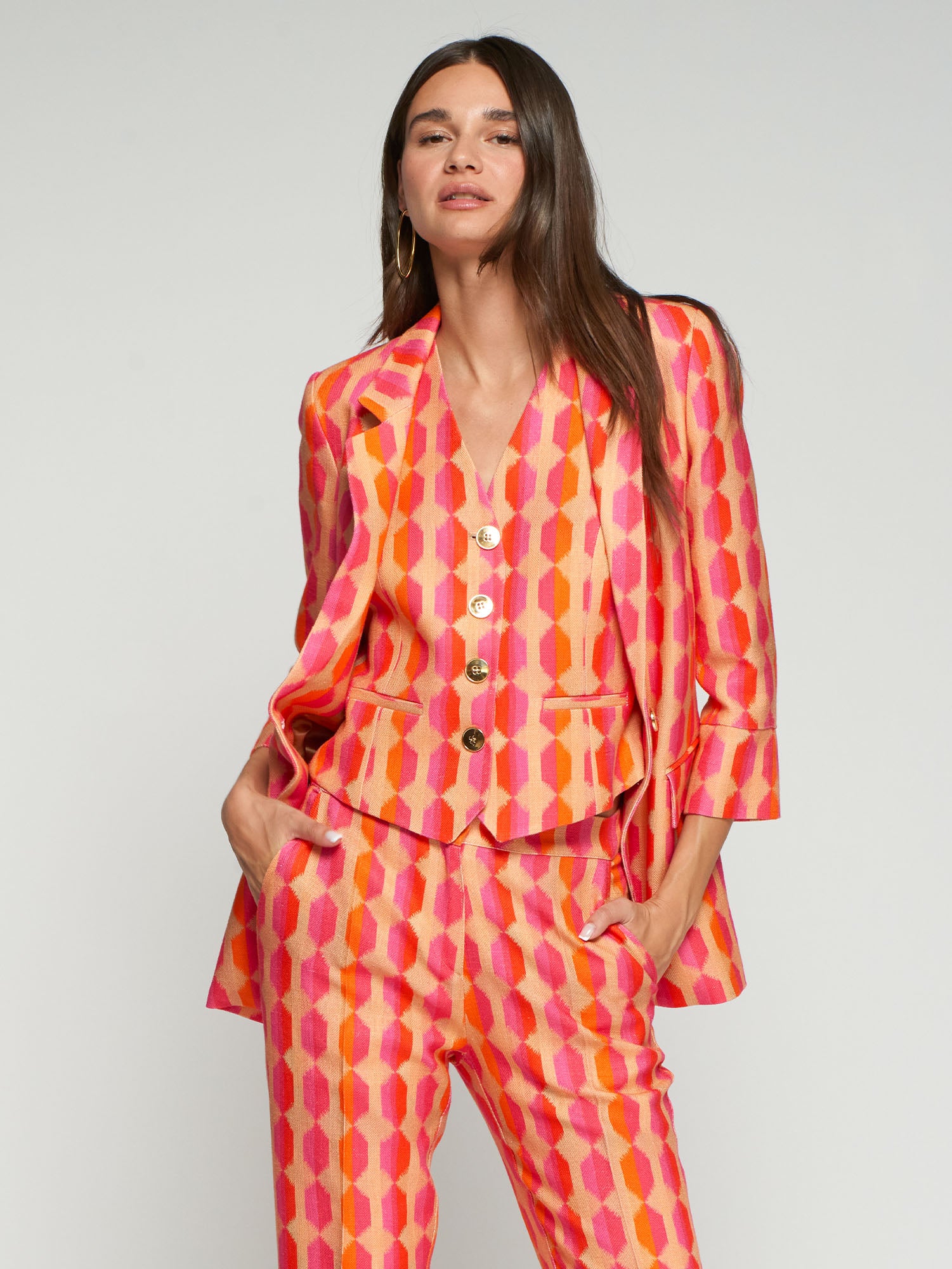 CHAQUETA ESTAMPADO GEOMÉTRICO ROSA Y NARANJA
